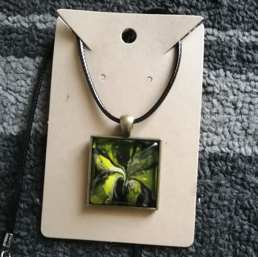 🟨 Yellow and Black Square Necklace ⬛